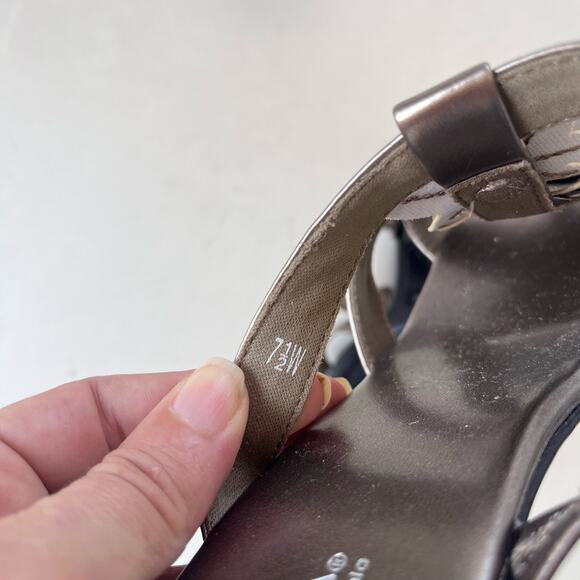 SBICCA of Colifornia Goldie Metallic Strappy Heeled Sandals Size 7.5W Flowers - Picture 10 of 14